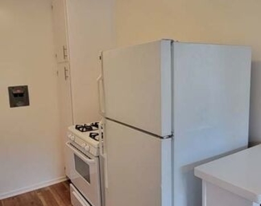 1352 N Citrus Avenue - Photo Thumbnail 4