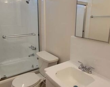 1352 N Citrus Avenue - Photo Thumbnail 11