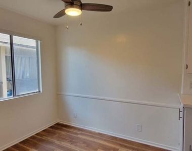 1352 N Citrus Avenue - Photo Thumbnail 2