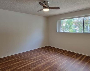 1352 N Citrus Avenue - Photo Thumbnail 8