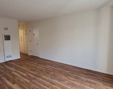 1352 N Citrus Avenue - Photo Thumbnail 6