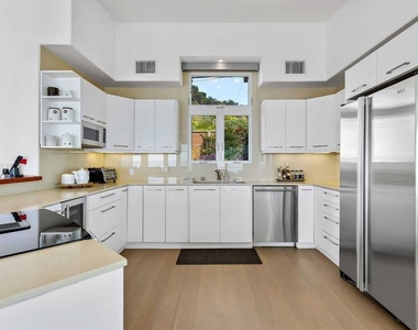 24742 Malibu Road - Photo Thumbnail 5