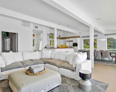 24742 Malibu Road - Photo Thumbnail 12