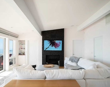 24742 Malibu Road - Photo Thumbnail 17