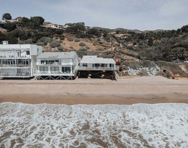 24742 Malibu Road - Photo Thumbnail 13