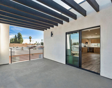 14804 1/2 Vanowen Street - Photo Thumbnail 8