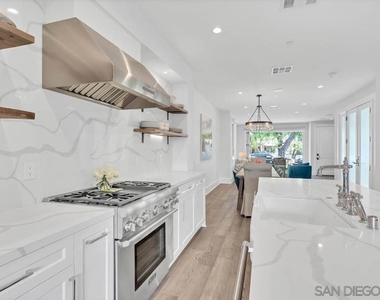 914 B Ave - Photo Thumbnail 12