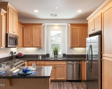217 9th Street - Photo Thumbnail 6