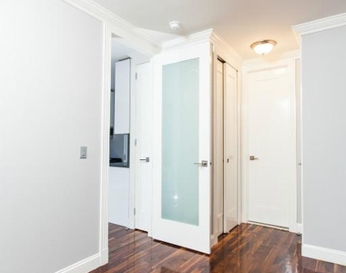 250 E 50th St - Photo Thumbnail 1