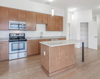 2209 Pershing Drive - Photo Thumbnail 3