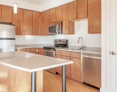 2209 Pershing Drive - Photo Thumbnail 4