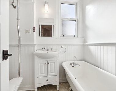 87 Perry St - Photo Thumbnail 7
