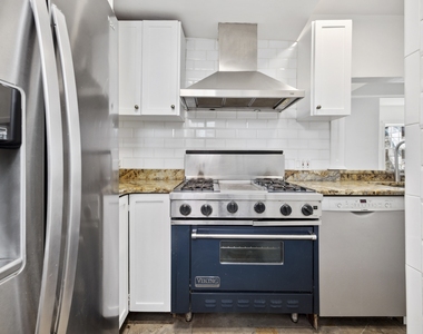 87 Perry St - Photo Thumbnail 3