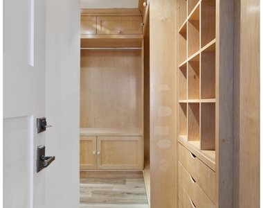 87 Perry St - Photo Thumbnail 6