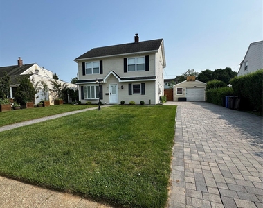 12 Green Lane - Photo Thumbnail 1