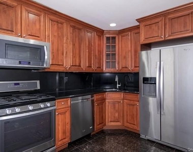 524 Tudor Lane - Photo Thumbnail 1