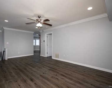524 Tudor Lane - Photo Thumbnail 4