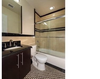 524 Tudor Lane - Photo Thumbnail 9