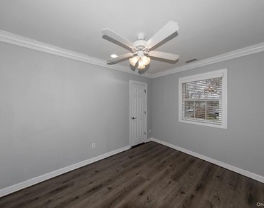 524 Tudor Lane - Photo Thumbnail 5