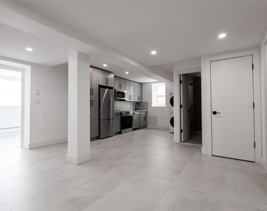315 Bw W Broadway - Photo Thumbnail 5