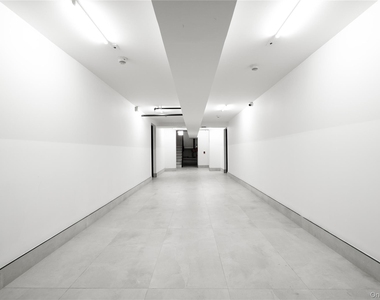 315 Bw W Broadway - Photo Thumbnail 9