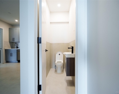 315 1j W Broadway - Photo Thumbnail 6