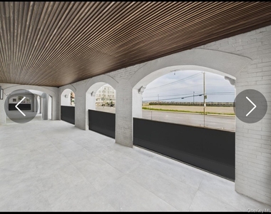 315 1m W Broadway - Photo Thumbnail 2