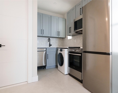315 1h W Broadway - Photo Thumbnail 7