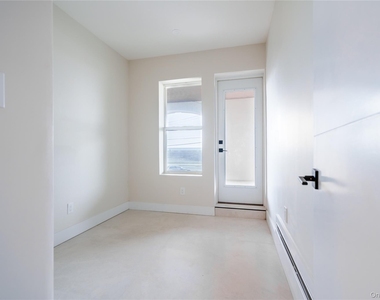 315 1h W Broadway - Photo Thumbnail 4
