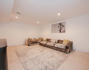 177 Albany Boulevard - Photo Thumbnail 24