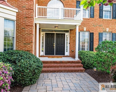 5 Erin Court - Photo Thumbnail 2
