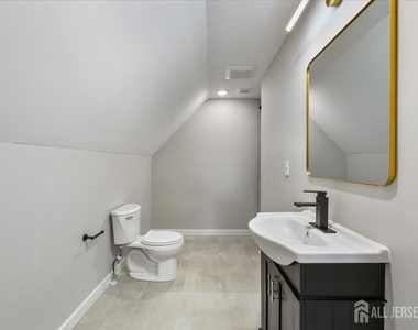 143 Johnston Avenue - Photo Thumbnail 21