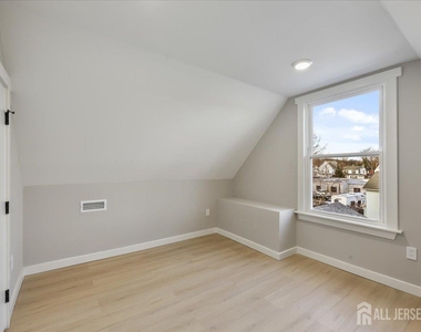 143 Johnston Avenue - Photo Thumbnail 20