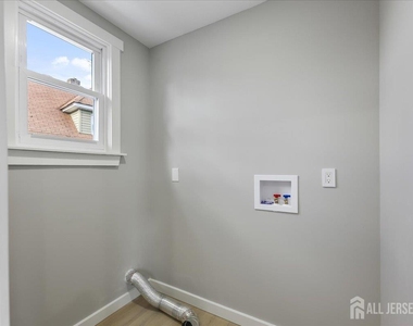 143 Johnston Avenue - Photo Thumbnail 19