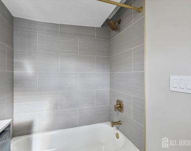 143 Johnston Avenue - Photo Thumbnail 13