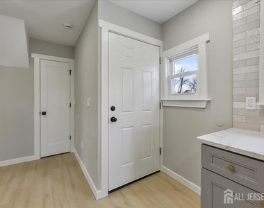 143 Johnston Avenue - Photo Thumbnail 7