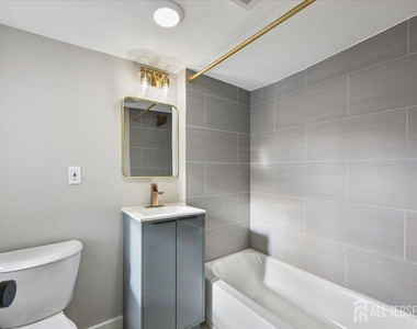 143 Johnston Avenue - Photo Thumbnail 12