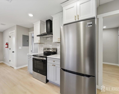 143 Johnston Avenue - Photo Thumbnail 9