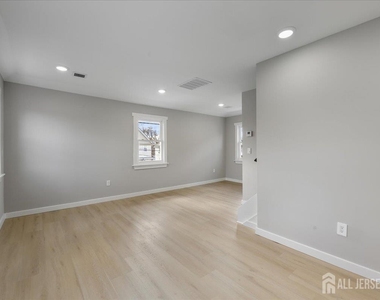 143 Johnston Avenue - Photo Thumbnail 16