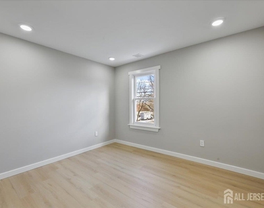 143 Johnston Avenue - Photo Thumbnail 15
