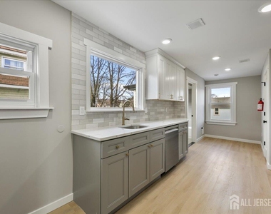 143 Johnston Avenue - Photo Thumbnail 8