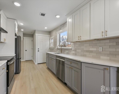 143 Johnston Avenue - Photo Thumbnail 10