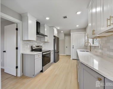 143 Johnston Avenue - Photo Thumbnail 11