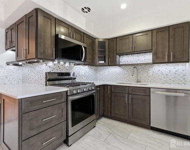 161 Evergreen Road - Photo Thumbnail 6