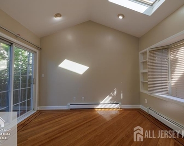 606 N Washington Avenue N - Photo Thumbnail 11