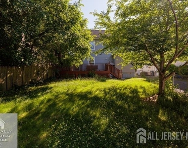 606 N Washington Avenue N - Photo Thumbnail 7