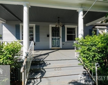 606 N Washington Avenue N - Photo Thumbnail 3