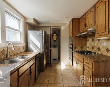606 N Washington Avenue N - Photo Thumbnail 15