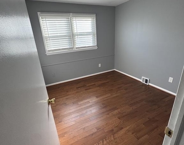 7410 Dickenson Street - Photo Thumbnail 6