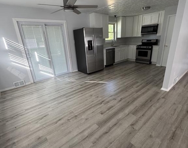 7410 Dickenson Street - Photo Thumbnail 5